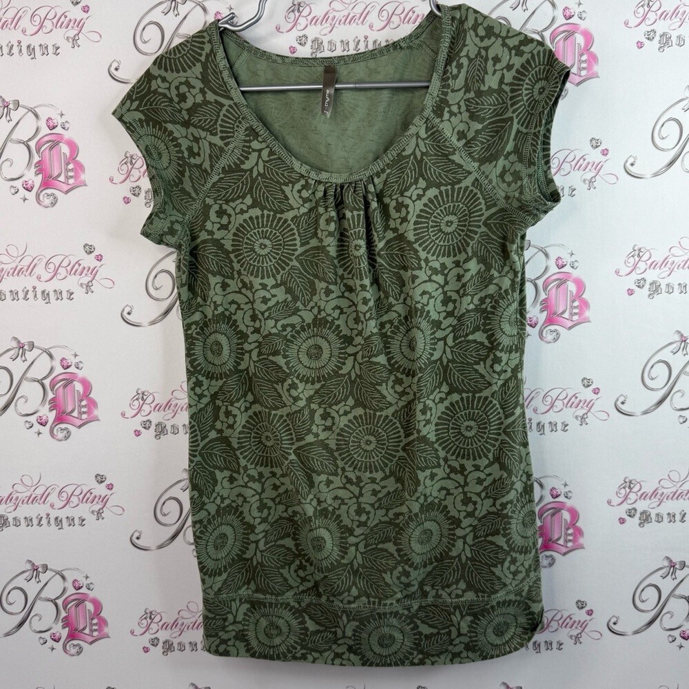 Thyme Maternity t-shirt, floral, tropical, Olive Floral Short Sleeve Top